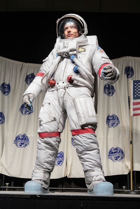 Pin by Alex Guzeev on Cool Spacesuit | Astronaut suit, Astronaut ...