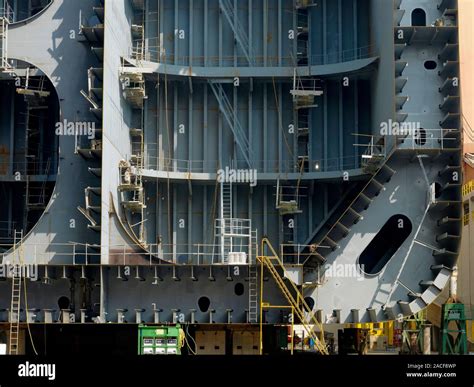 Crude oil tanker. Section of the hull of a Very Large Crude Carrier ...