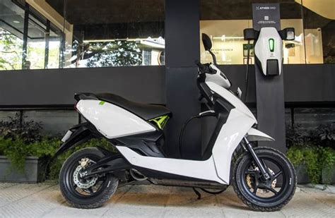 Ather Energy launches premium, feature-laden 340, 450 e-scooters ...