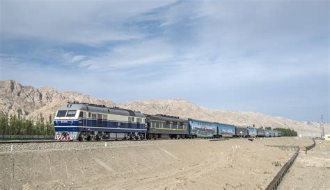 CR DF11 0185 / Korla, Xinjiang Uygur Zizhiqu — Trainspo