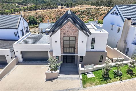 3 Bedroom House For Sale in La Roche | RealNet