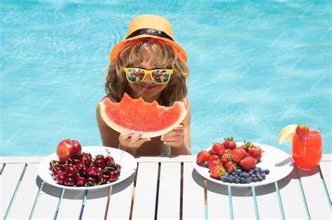 Summer Kids Swimming 的图像结果