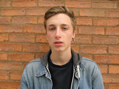 Interview Mid Shot 的图像结果