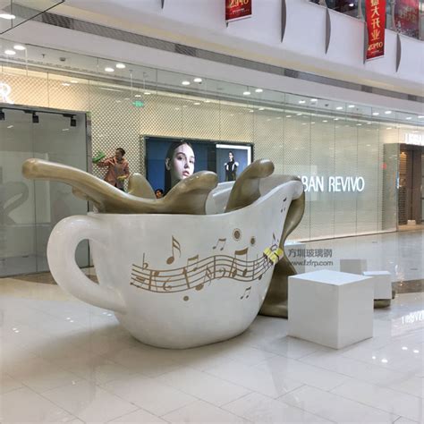 玻璃钢咖啡杯雕塑美陈艺术装置银川新华联购物中心_方圳玻璃钢厂