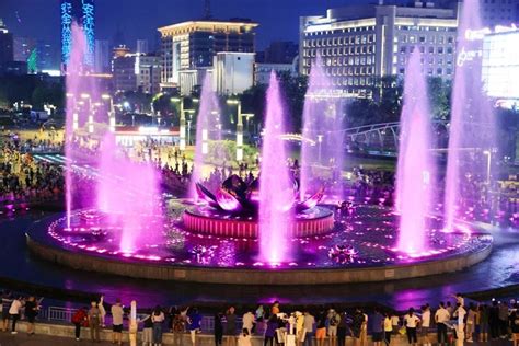 泉城广场音乐喷泉_六通喷泉公司-专业的大型音乐喷泉水幕电影设计施工安装公司