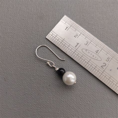 Classic Contrast : Black Beads and Pearl Necklace Set – AashirsLifestyle