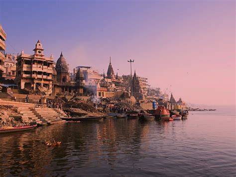 Cruise along the ghats of Varanasi | Meer