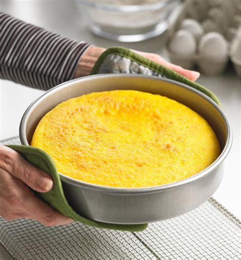 9" Round Cake Pan - Lee Valley Tools