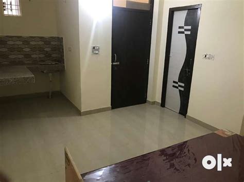 Semi furnished rooms starting from 7000 for anyone near by sec-48,49 ...