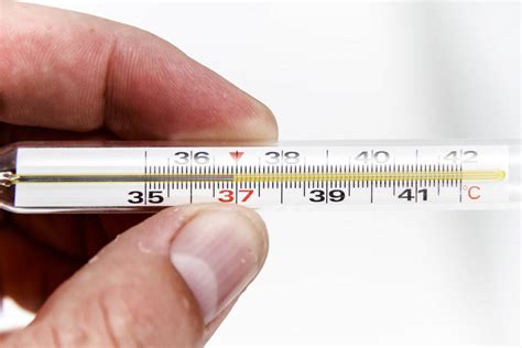 体温计多少度算发烧，我们应该怎么看体温计？