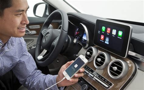 Mercedes-Benz gives us a look at Apple’s CarPlay in new C-Class ...