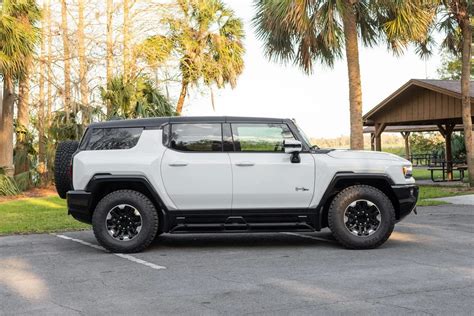 Florida Dealer Sells Barely Driven 2025 GMC Hummer EV SUV for $33,000 Under MSRP - autoevolution