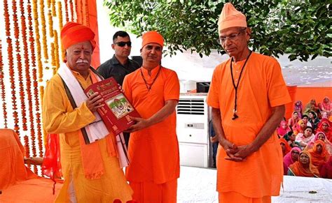 Mohan Bhagwat Attends Ravinath Maharaj’s Death Anniversary Ceremony