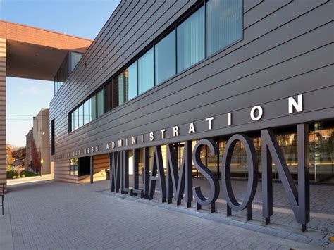 Front of Building Signage 的图像结果