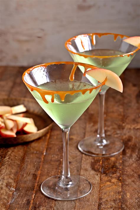 Caramel Apple Martini (Easy Recipe) - Insanely Good