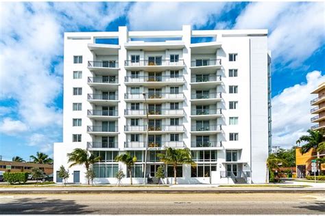 ROAMI AT GROVE 27 (Miami) - Lodging Reviews, Photos, Rate Comparison ...