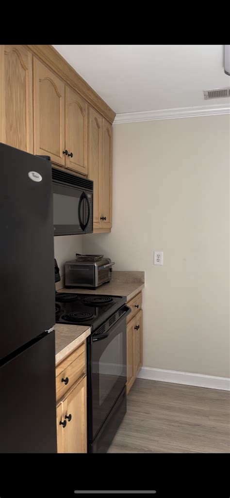 Need two people to take over leases for Fall 2025 | Today at Elon ...