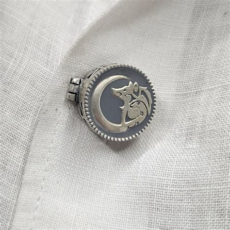 Wolf's Moon Button Clip – Zeev for Men