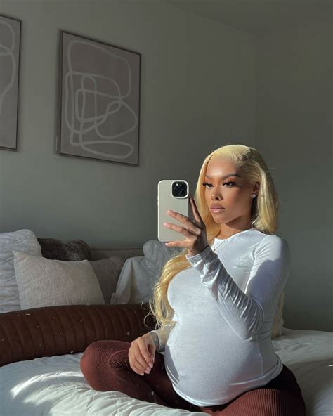 https://86jodeci.tumblr.com/post/677975128385241088 | Cute pregnancy pictures, Mommy and baby ...