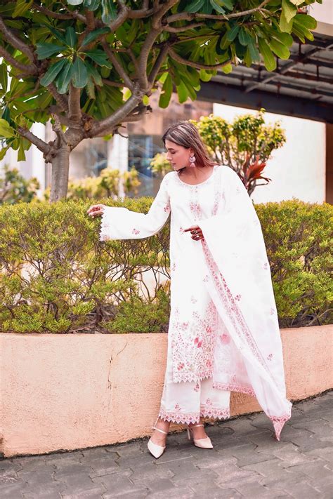 Pavitra Punia in Gul-Khera - Ivory White Chanderi Embroidered Suit Set ...