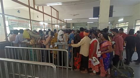 Tirumala Rush: శ్రీవారి దర్శనానికి పోటెత్తిన భక్తులు.. కిక్కిరిసిన ...