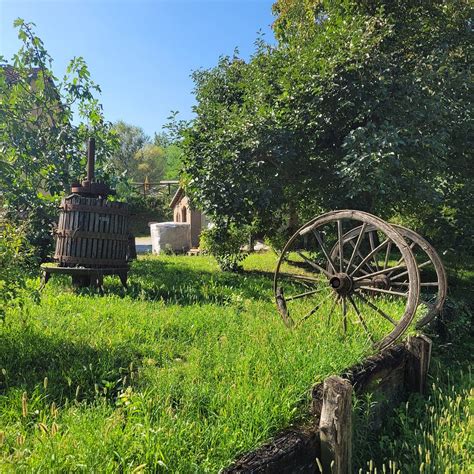 AGRITURISMO FATTORIA DELLE VIGNOLE (Sommariva Perno) - Guesthouse ...