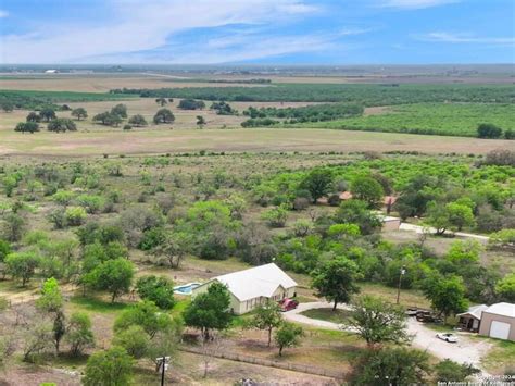 1173 County Road 421, Hondo, TX 78861 | Homes.com