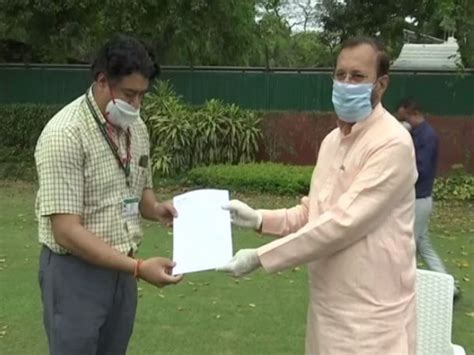 Prakash Javadekar felicitates frontline COVID-19 warriors