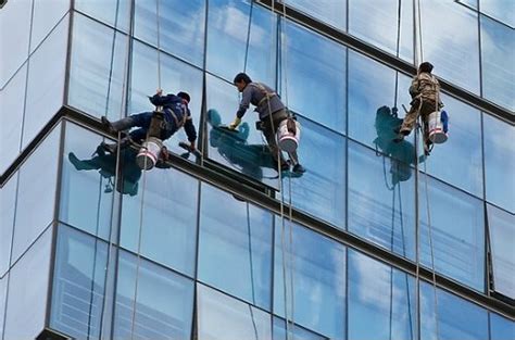 高空幕墙玻璃该怎么进行清洗 玻璃家具怎么清洁更方便,行业资讯-中玻网