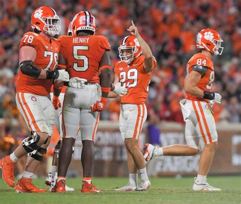 Clemson football grades for Dabo Swinney, D.J Uiagalelei vs NC State
