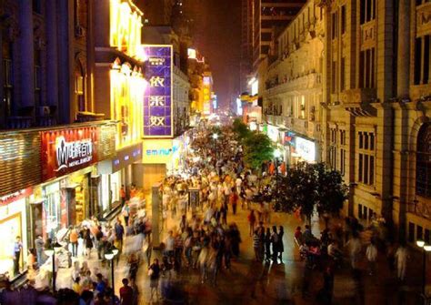 五一黄金周期间 武汉的商圈中为何汉街人流秒杀光谷 其根源浮现_腾讯新闻