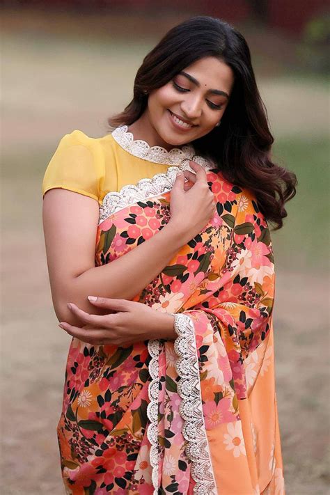 Retro Saree - 90s Fashion | Unique Styles & Patterns