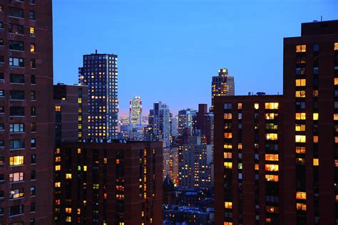 City Building Side View 的图像结果