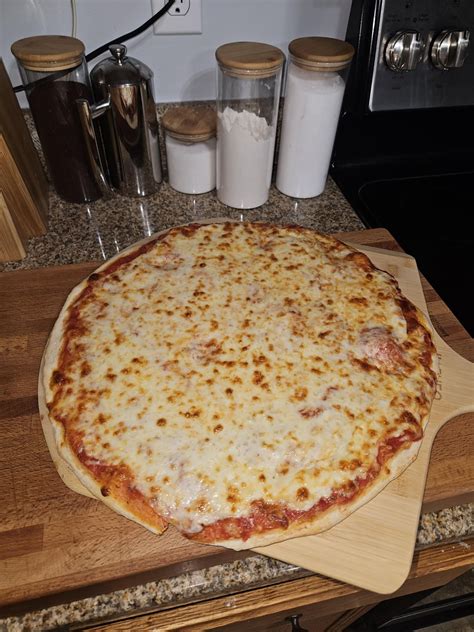 [homemade] Pizza (cold fermented dough, simple san marzano sauce) : r/food