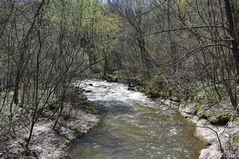 A Sunny Hike in Seven Mile Creek Park (St. Peter, MN)