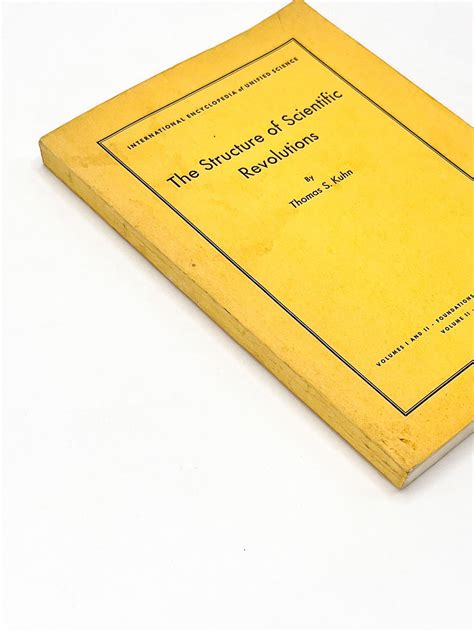 THE STRUCTURE OF SCIENTIFIC REVOLUTIONS | Thomas S. Kuhn | First printing
