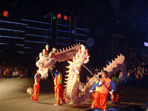 舞起来！北京南宫村民自建舞狮舞龙队迎八方客_京报网