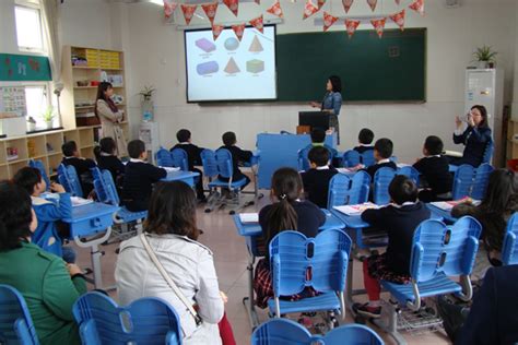 合肥世外与包河区外国语学校共同探讨如何打造强势学科_合肥世界外国语学校