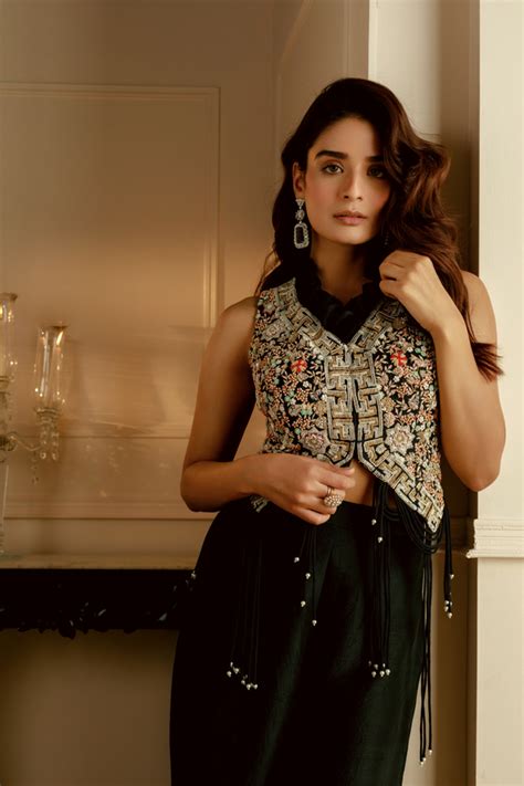 Nehha Nhata - Embroidered Scallop Co-ord Set - Elahe