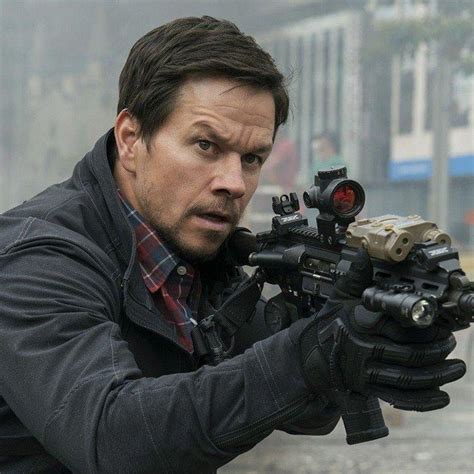 Mile 22 Review: Mark Wahlberg als griesgrämige Kampfmaschine | WEEKEND ...