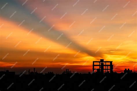 Setting Sun Inside Building 的图像结果