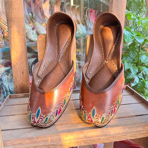 Jutties Maker - Premium Custom Jutties & Handcrafted Footwear Online ...