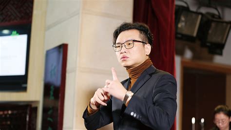 重庆律师为40万聋哑人打官司，反被作案团伙威胁__凤凰网