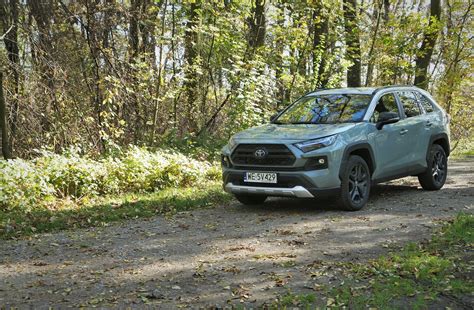 Test: Toyota RAV4 Hybrid AWD - i tak, i nie | Motopodprad.pl