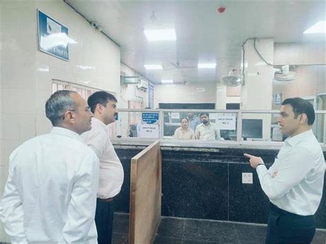 पेपरलेस रजिस्ट्री प्रक्रिया का जायजा लेने डीसी पहुंचे तहसील - dc ...