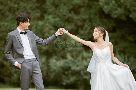年轻夫妻婚纱照高清图片下载-正版图片501651124-摄图网
