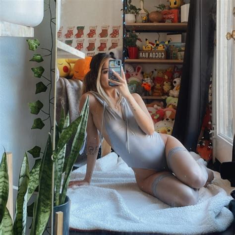 kiana | streamer | hoppin into the dms like 🐰 - - - new set is up on fanhouse! make sure to ...