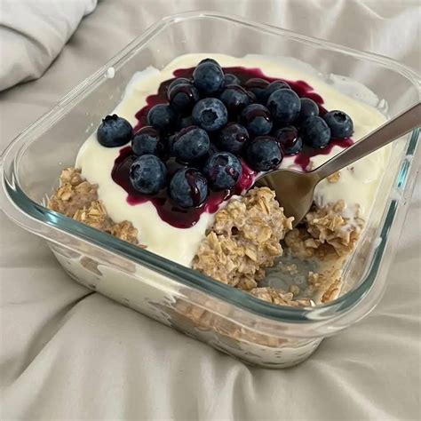 Overnight Oats with Yogurt and Blueberries - Fooodhub