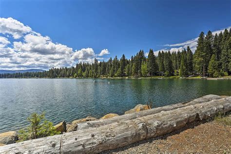 Boating on Lake Almanor, California | Recademics™