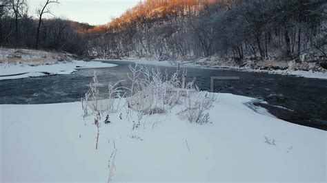 冰雪融化流水白雪_2560X1440_高清视频素材下载(编号:9907966)_实拍视频_光厂(VJ师网) www.vjshi.com